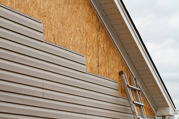 Professional Siding Installation technician working in Saluda, SC
